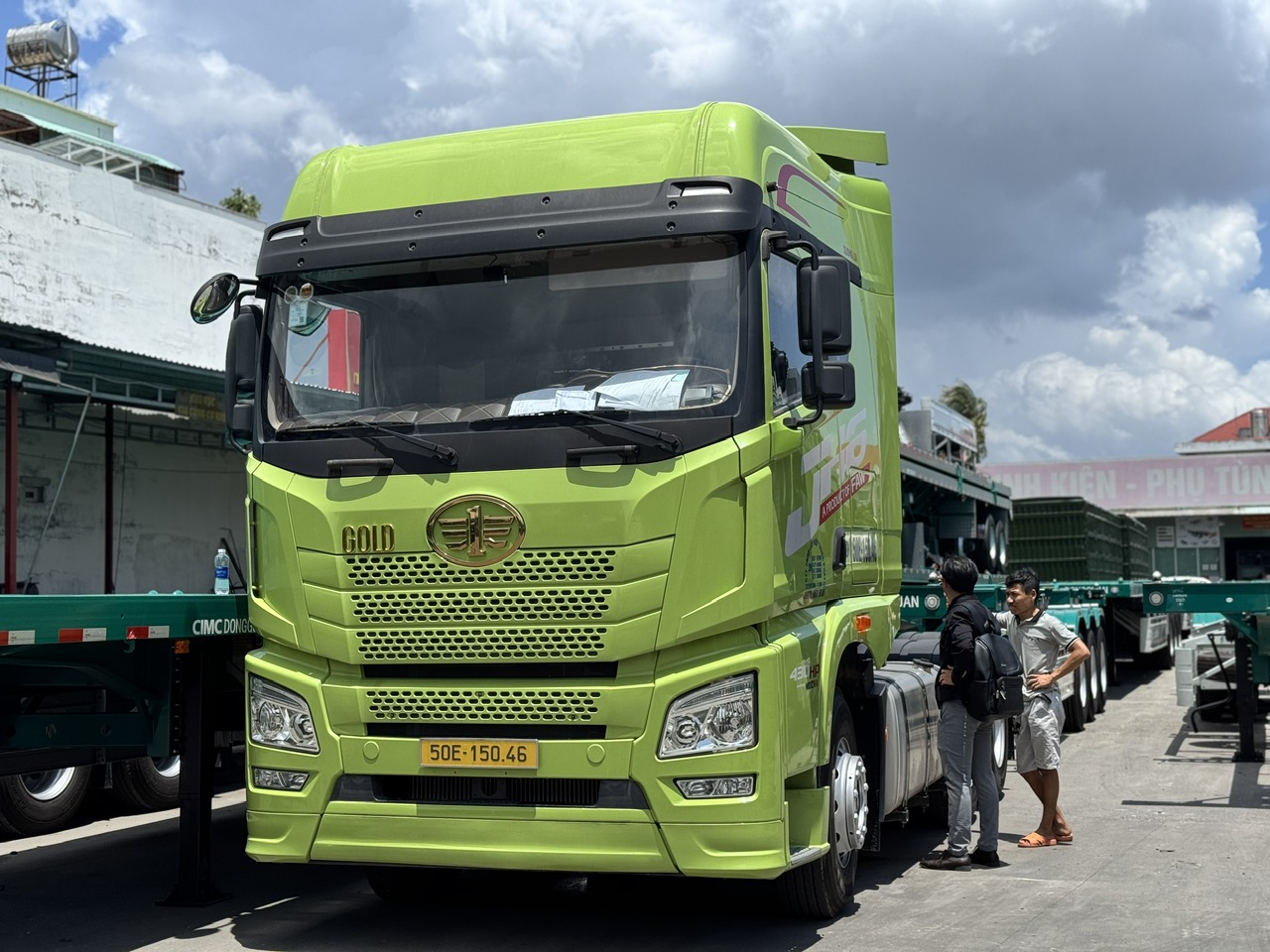 Bàn Giao Xe Đầu Kéo FAW JH6 & Mooc Xương CIMC 40F Cho Khách Hàng